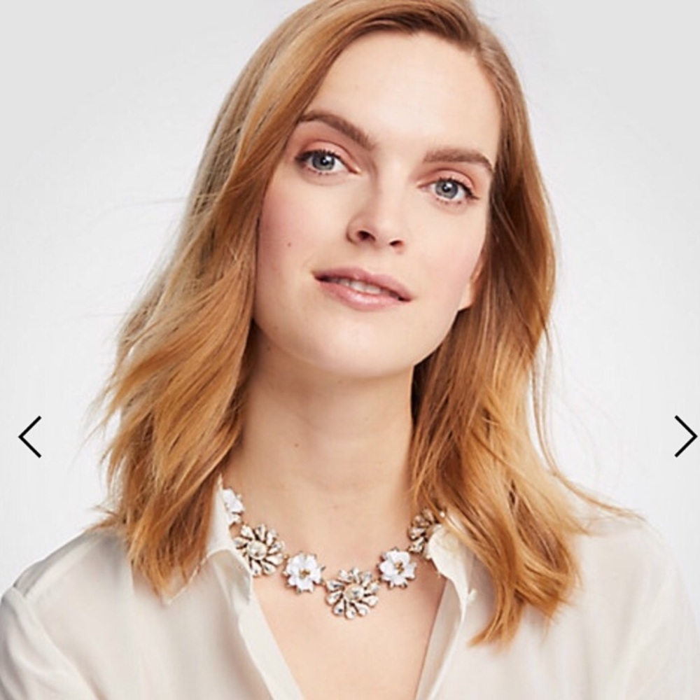 Ann Taylor Flower Necklace - Picture 3 of 12